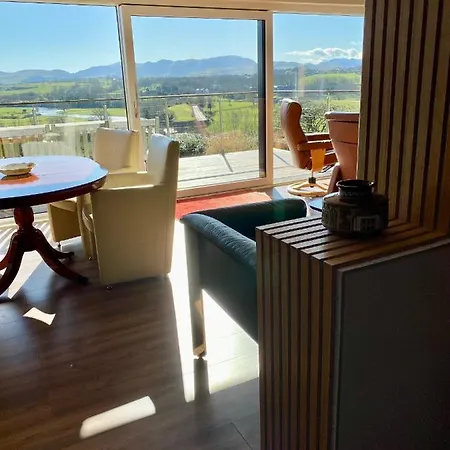 Bed & Breakfast Westwood - The With A View 4*